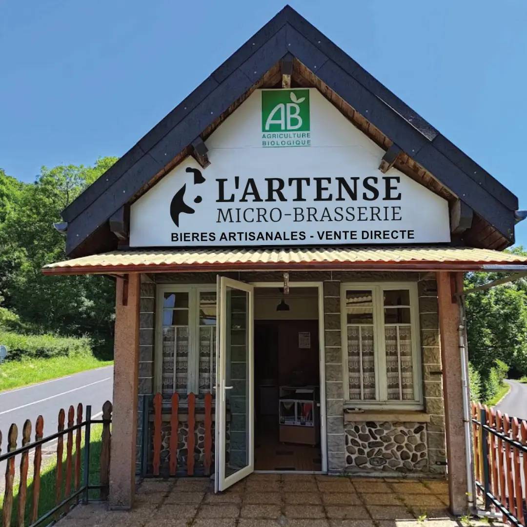 Mise en situation du logo sur la boutique de la brasserie
